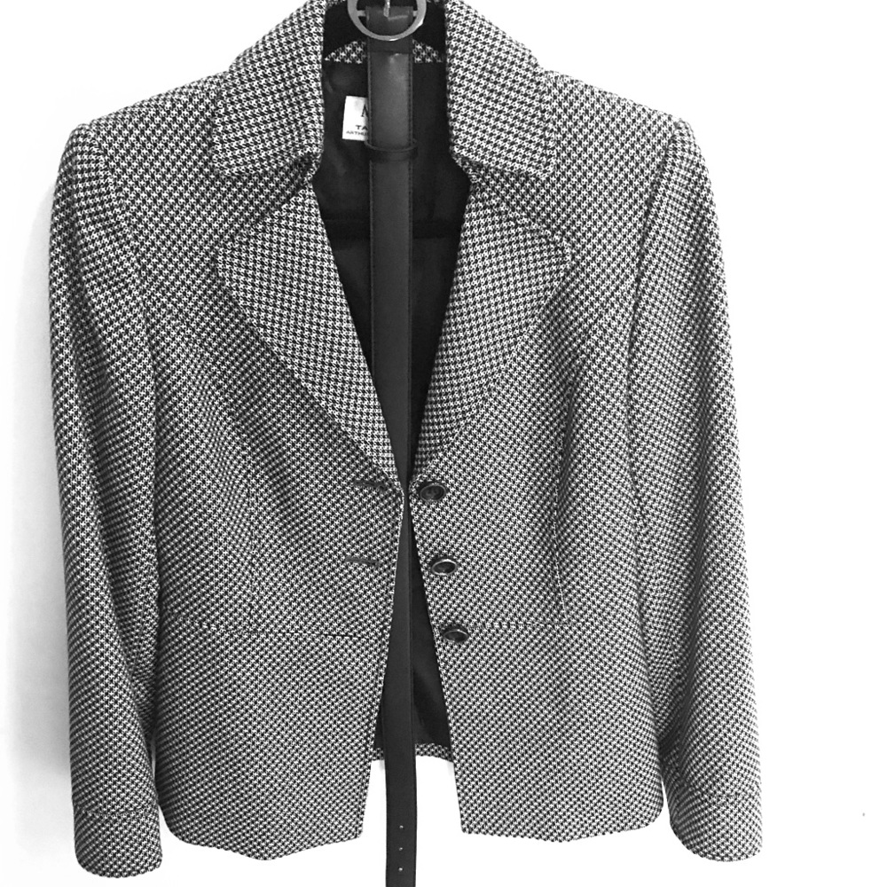 Tahari Houndstooth blazer